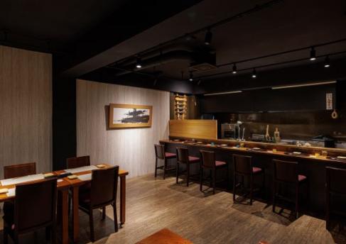 3126_【いちろく】《日曜日 兎と亀》店内