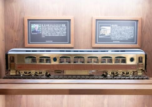 3170_【或る列車】或る列車模型（１号車展示ケース）