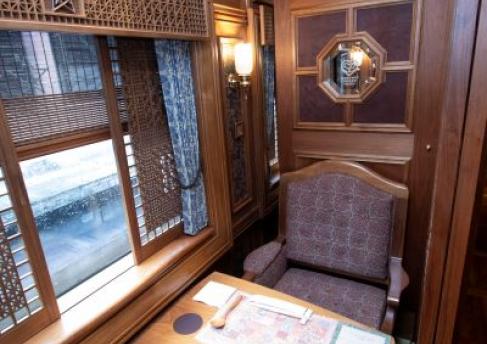 3217_【或る列車】車内（２号車）