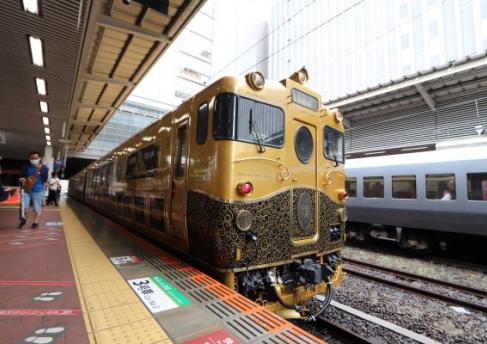 3243_【或る列車】外観
