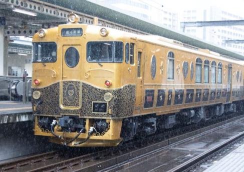 3247_【或る列車】外観