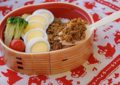 3484_【あそぼーい！】くろちゃん弁当