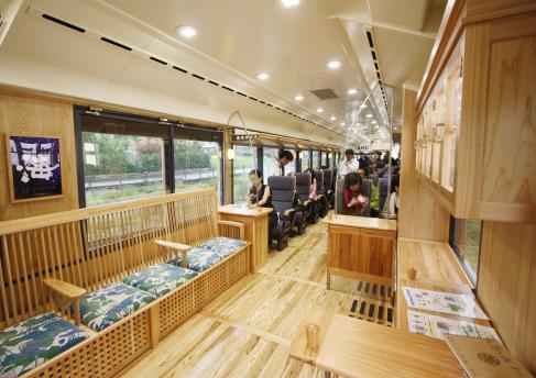 356_【海幸山幸】内観（２号車）